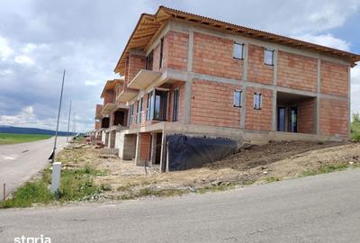 Casă cu 4 camere cu Teren 300 Mp în Dâmbul Rotund