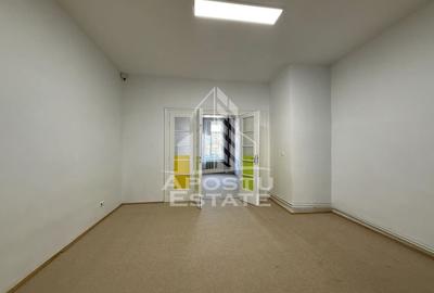 Casă cu 10 camere cu Canalizare în Lunei - 4