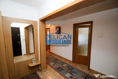 Apartament cu 3 camere decomandat în Pelican