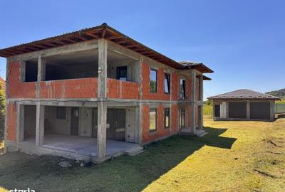 Casă cu 4 camere în Argeșelu