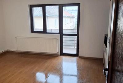 Apartament cu 2 camere decomandat în Sud