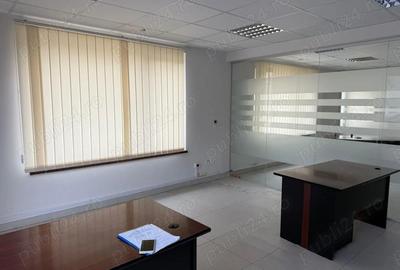 Spațiu comercial, de 145 mp, în Central - 3