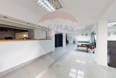 Cladire generoasa si versatila, cu destinatie medicala si comerciala - 14