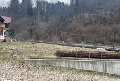 Casă cu 8 camere cu Teren 2100 Mp în Central - 1