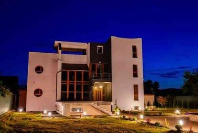 Casă cu Teren 1072 Mp în Central - 20