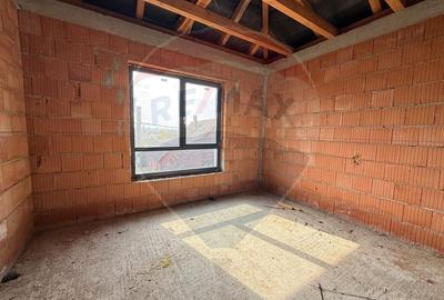 Casă cu 4 camere cu Teren 108 Mp în Central - 9