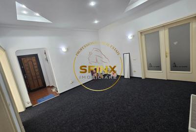 Apartament cu 4 camere semidecomandat, mobilat în Victoriei