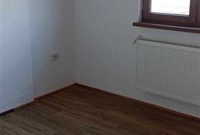 Casă cu 4 camere cu Teren 106 Mp în Central - 1