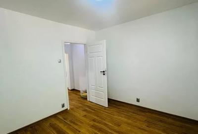 Apartament cu 4 camere decomandat în Tineretului