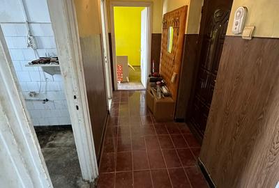 Gara -2 camere decomandate, simplu, centrala gaze,  etaj parter- 72.000e