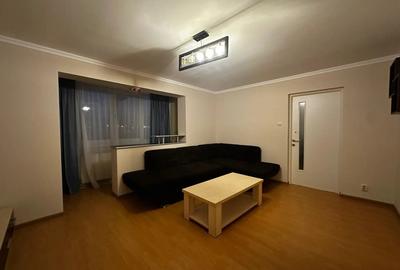 Inchiriez apartament 3 camere, Resita, Micro 3 - 3