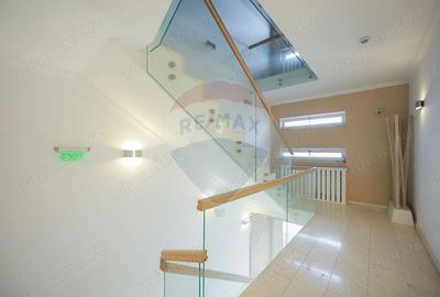 Cladire multifunc?ionala de vanzare spa?iu comercial + 2 apartamente - 2