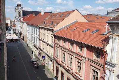 Apartament cu 2 camere decomandat în P-ța Unirii - 1