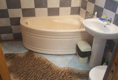 Casă cu 5 camere cu Teren 995 Mp în Central - 8