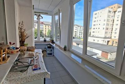 Apartament cu 3 camere în Traian - 10