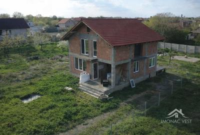 Casă cu 5 camere cu Teren 930 Mp în Săcălaz