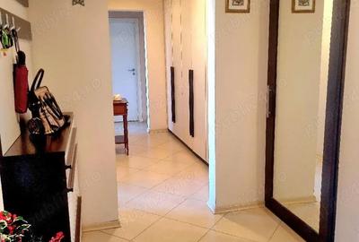 Apartament cu 3 camere decomandat în Circumvalațiunii