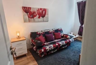 Închiriez apartament cu 3 camere zona pod roș - 1
