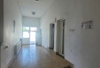 Spațiu comercial, de 750 mp, în Zona Industrială - 21