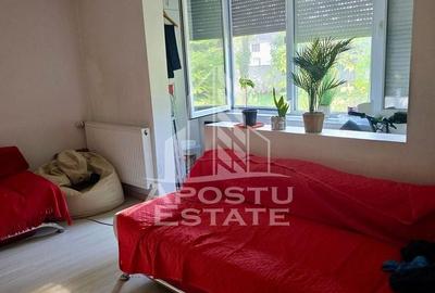 Apartament cu 3 camere semidecomandat, mobilat în Circumvalațiunii