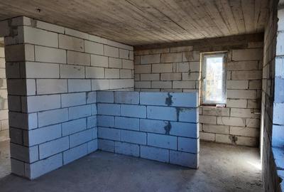 Casă cu 5 camere cu Teren 1000 Mp în Roșu - 4