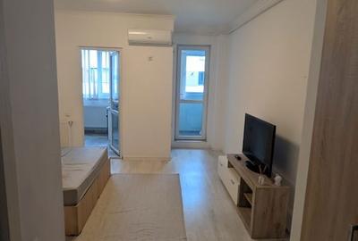 Garsonieră decomandată în Roșu