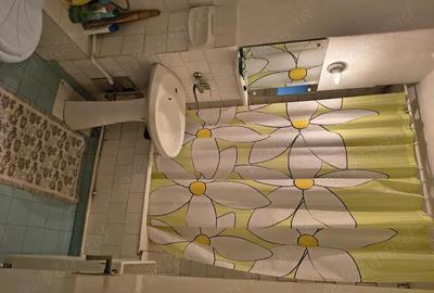 Apartament cu 3 camere semidecomandat în Central - 1