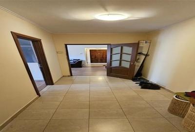 Vanzare Apartament 4 Camere Semidecomandat  Moldovita - 9