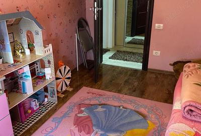 Apartament cu 3 camere decomandat în Km 4 - 8