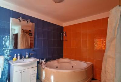 Casă individuală cu 7 camere cu Garaj în Splaiul Unirii - 1