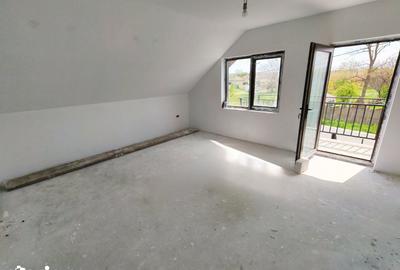 Casă cu 4 camere cu Teren 300 Mp în Lumina
