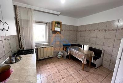 Inchiriere apartament 3 camere etaj 4 zona 13 Septembrie - Novaci Inchiriere apartament 3 camere etaj 4 zona 13 Septembrie - Novaci - 5
