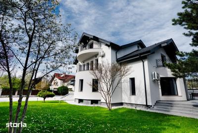 Casă cu 7 camere cu Teren 1000 Mp în Central - 1