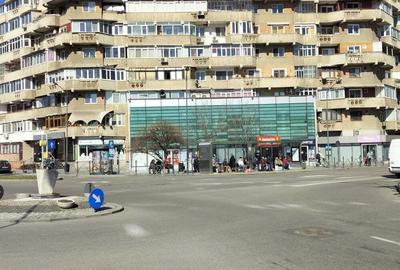 Spa?iu Ultracentral viz-a-vis de Mall - 1