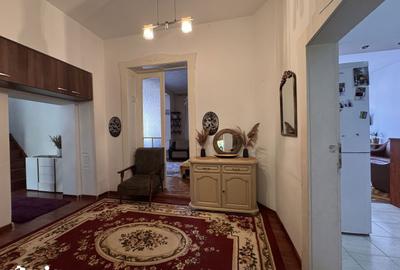 Casă cu 10 camere cu Canalizare în Central - 12