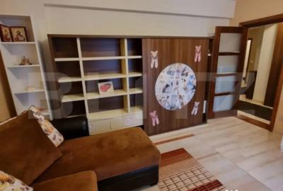 Apartament cu 3 camere decomandat, mobilat în Bucium