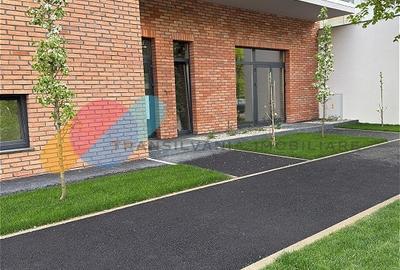 Apartament cu 3 camere semidecomandat în Semicentral