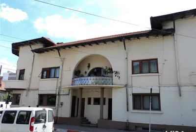 Casă cu 18 camere cu Teren 180 Mp în Central - 2