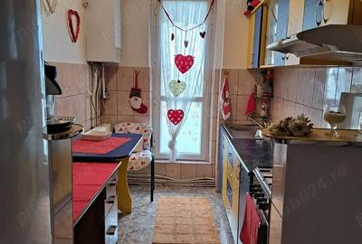 Apartament cu 2 camere semidecomandat în Onești