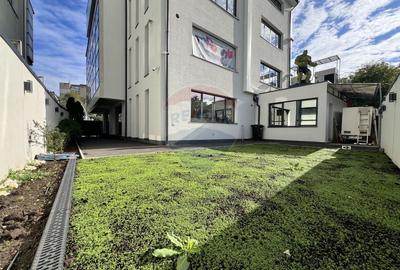 Spatiu comercial modern de inchiriat / 2 locuri de parcare - 32