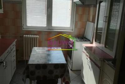 Mosilor / Eminescu / vis a vis de Pizza Hut / bl 1980 - 1