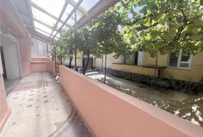 Casă cu Teren 292 Mp în Central - 1