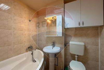 Apartament cu 3 camere semidecomandat, mobilat în Polivalentă - 13