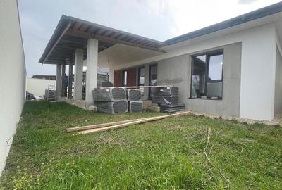 Casă individuală cu 4 camere cu Canalizare în Central - 6