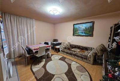 Apartament cu 3 camere decomandate si balcon etaj 1 in zona Gusterita - 1