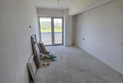 Apartament cu 2 camere decomandat în Baza 3 - 5