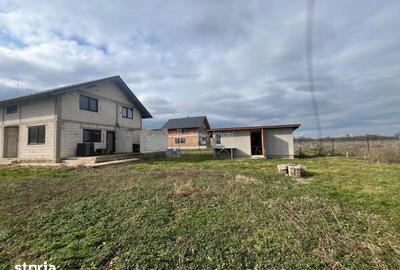 Casă cu 5 camere cu Teren 1414 Mp în Știuca - 9
