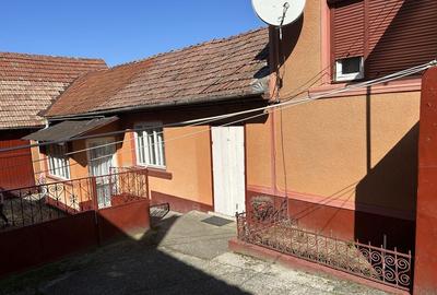 Casă cu 4 camere în Central - 1