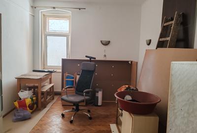 Apartament cu 4 camere semidecomandat în Central - 2