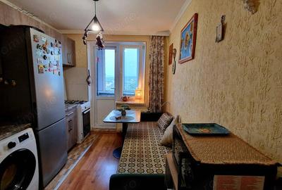 Apartament cu 2 camere semidecomandat în Tei